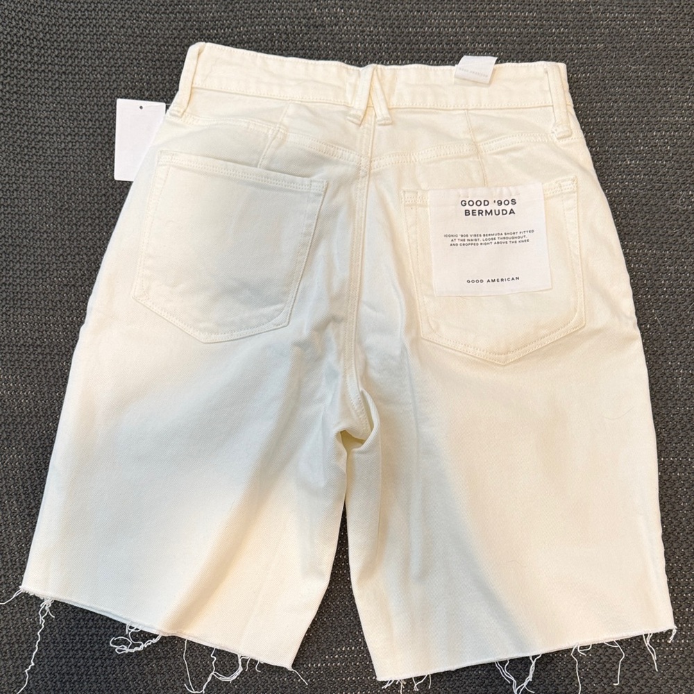 Good American 90’s Bermuda- Off White Denim Cutoff Shorts - Picture 4 of 5
